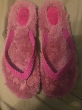 UGG Women's Pink Fuzzy Flip Flop Slippers